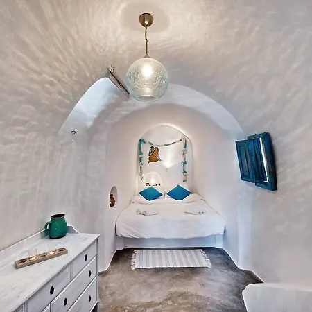 Lucky Homes - * Oia
