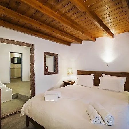 Lucky Homes - * Oia