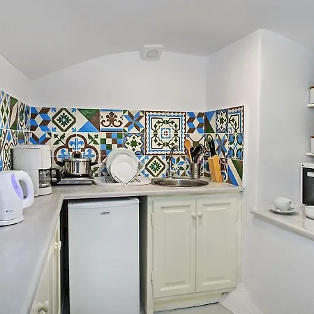 Lucky Homes - * Oia