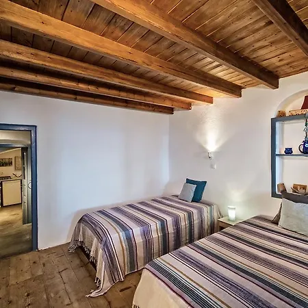 Lucky Homes - Oia (Santorini)