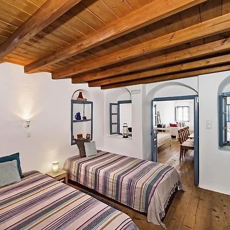 Lucky Homes - Oia (Santorini)