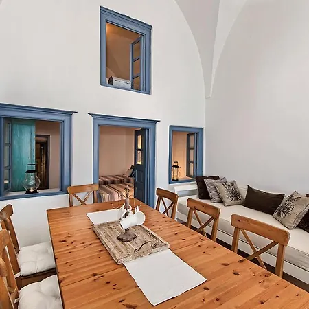 Lucky Homes - Oia (Santorini)